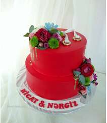 Украшенный живыми цветами торт по случаю помолвки - 5 кг