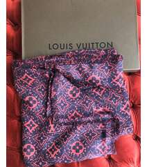 Louis Vuitton şərf