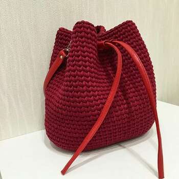 Qırmızı toxuma çanta