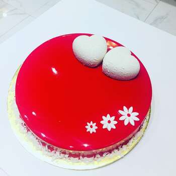 White chocolate red mirror glazed cake 1kq