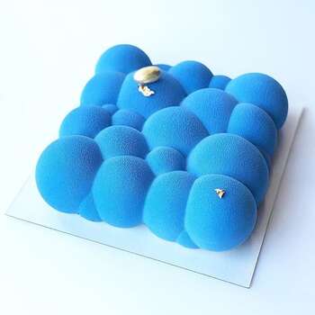 Vişnəli ağ şokoladlı mavi vellur tortu 1 kq