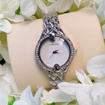 Gümüşü rəngli Calvin Klein qadın qol saatı